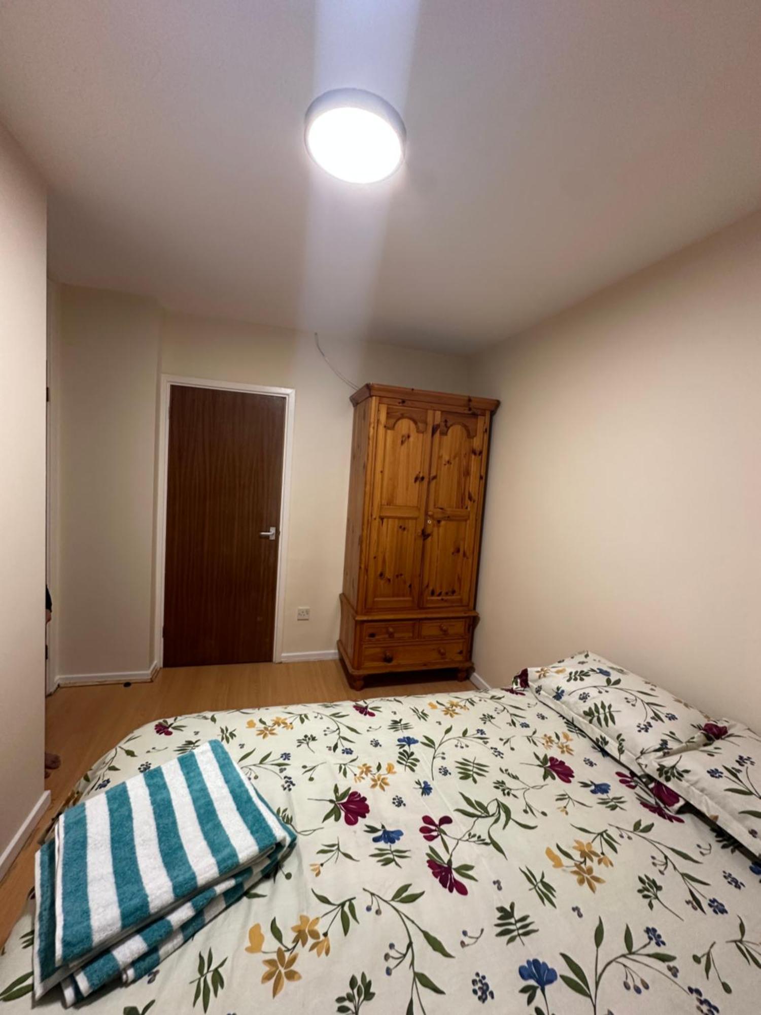 Nice Double Room In Heart Of Londra Exterior foto