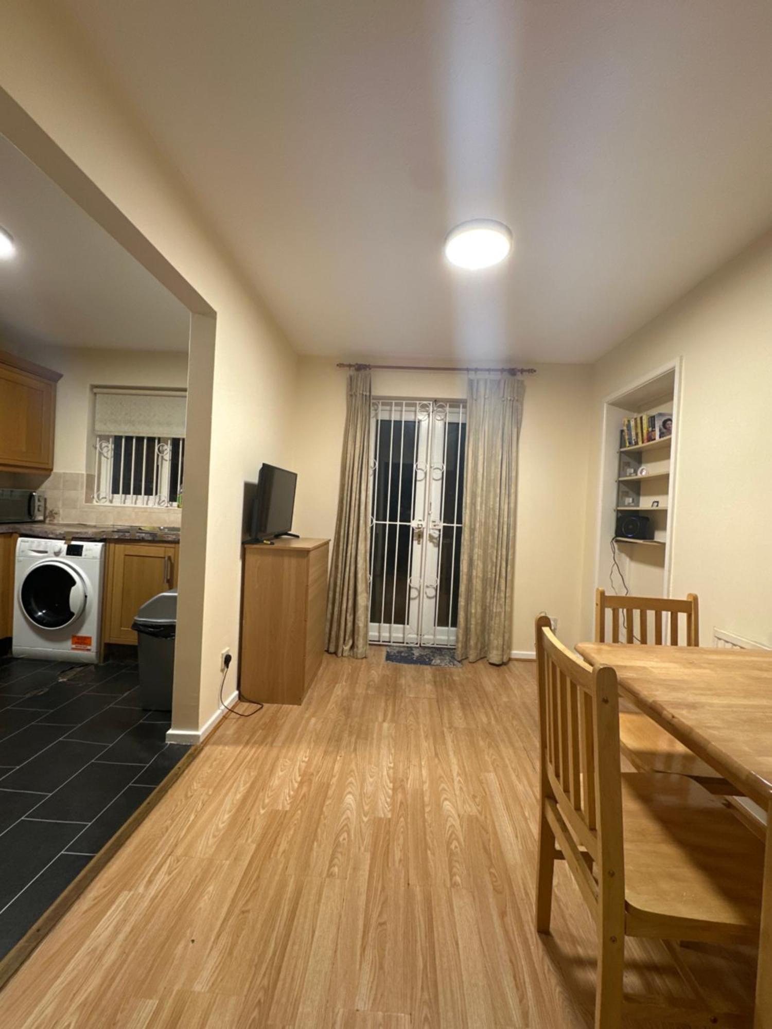 Nice Double Room In Heart Of Londra Exterior foto
